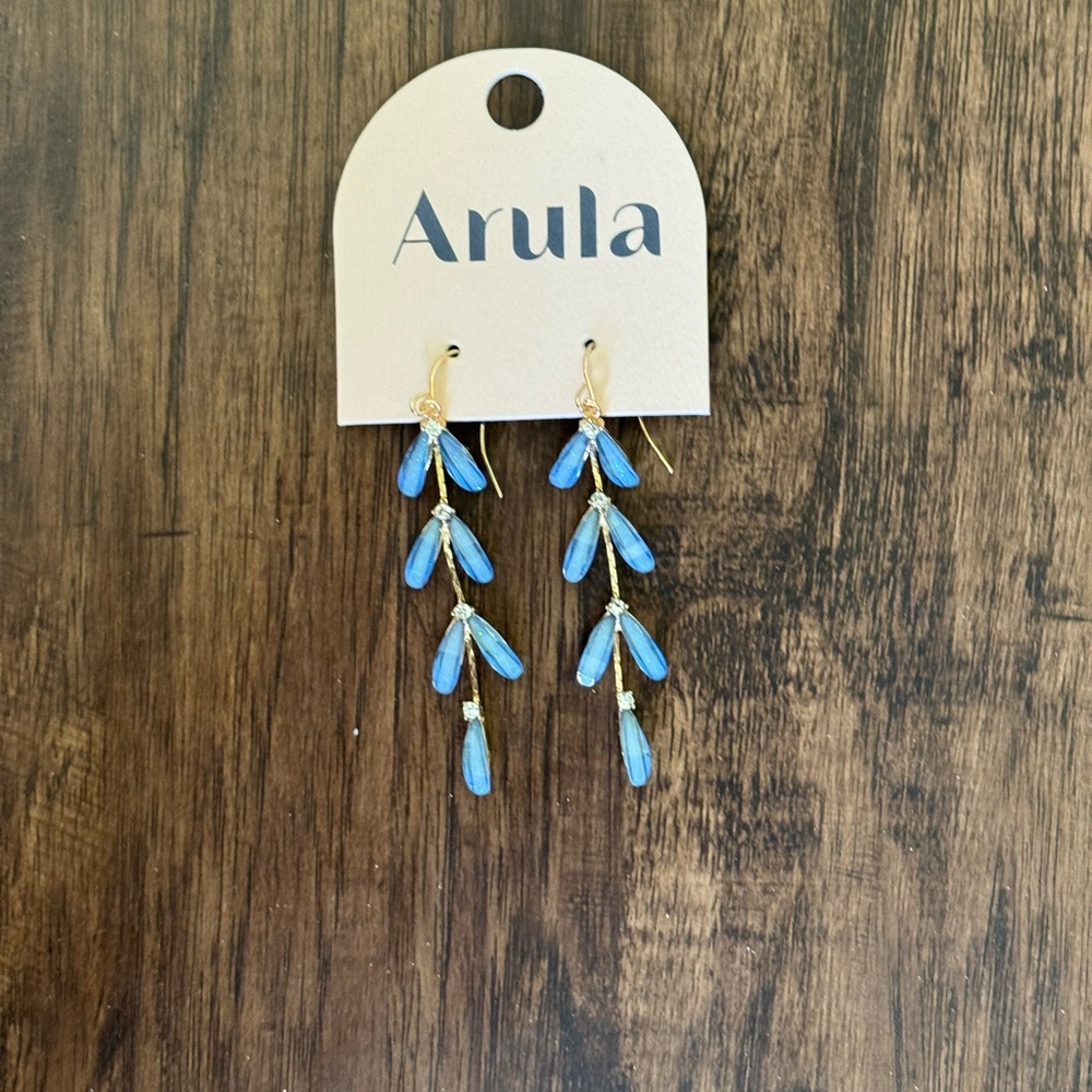 Arula Resin leaf dangle earring - Picture 9 of 12